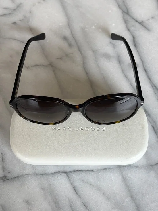 Authentic Marc Jacob’s Sunglasses - Picture 2 of 6